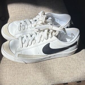 Nike White and Black Casual Sneakers